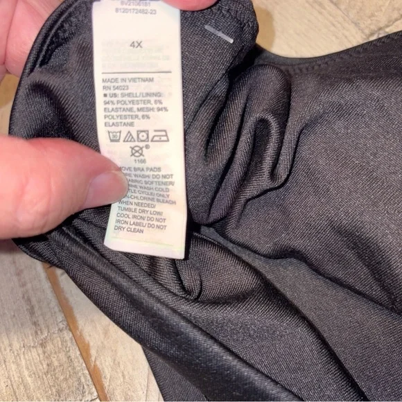 Old Navy Womens Size 4X Strappy Sports Bra Light Support Solid Classic Black - Picture 13 of 14